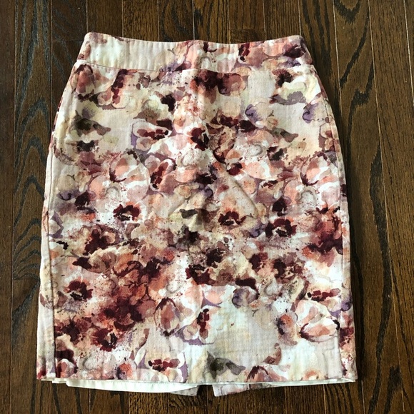 Ann Taylor Dresses & Skirts - Ann Taylor Women’s 2 Red/Pink/Purple Floral Water Color Pencil Knee-Length Skirt